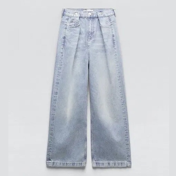 Zara mid rise baggy jeans with adjustable button belt loops.Light‎ Blue, size 4 - Picture 3 of 12